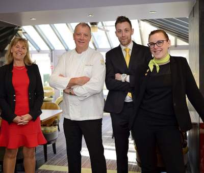 Equipe salle La Pyramide Vienne Hôtel Restaurant en Isère